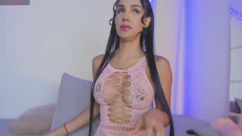 Snapshot of missvioleta_ chatting on October 22, 1:00 pm Violetta online show from October 22, 1:00 pm