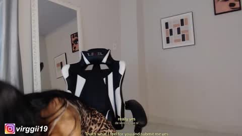 missvirggii online show from November 27, 10:23 pm