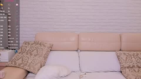 missxcaprice online show from May 31, 2:53 am