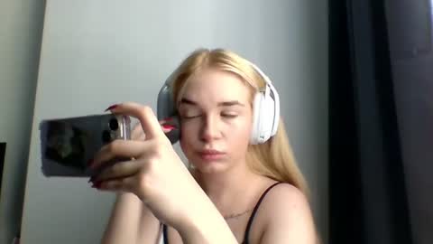 Snapshot of missyrattana chatting on July 8, 5:23 am Lucy online show from July 8, 5:23 am