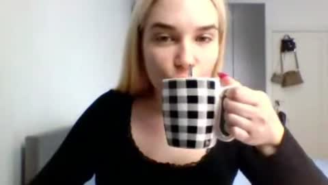Snapshot of missyrattana chatting on July 9, 10:19 am Lucy online show from July 9, 10:19 am