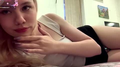 Snapshot of mist1k chatting on December 14, 1:38 pm Stella online show from December 14, 1:38 pm