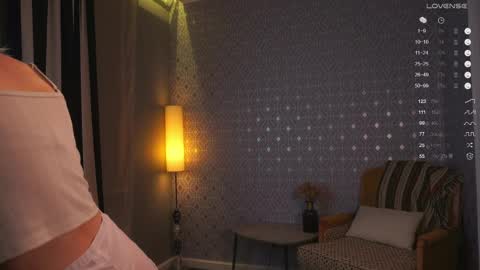 Snapshot of mist_mia chatting on April 5, 6:38 pm Mia online show from April 5, 6:38 pm