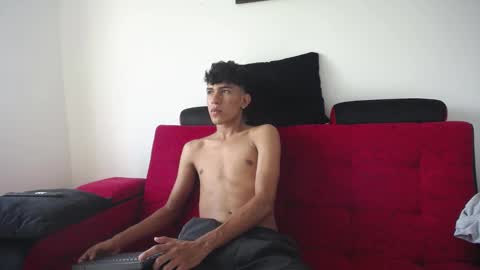 Snapshot of mister_jhonxxx chatting on December 6, 1:44 pm mister_jhonxxx online show from December 6, 1:44 pm