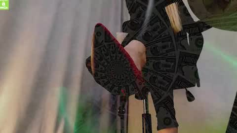 Snapshot of mistress__alice_ chatting on February 15, 8:13 am Mistress Alice online show from February 15, 8:13 am