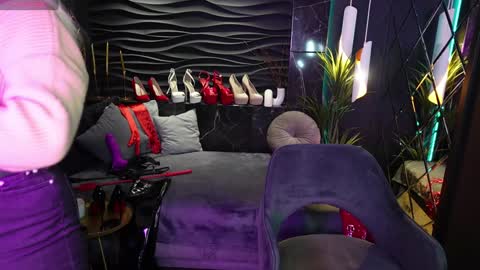 Darsy online show from January 23, 1:45 pm