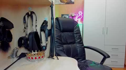 Mistress Kristi online show from November 5, 8:31 pm