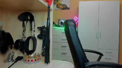 Mistress Kristi online show from June 11, 6:50 pm