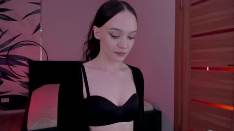 Mistress Mia online show from December 4, 1:47 am