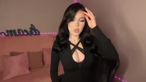 Mia online show from October 25, 9:20 pm