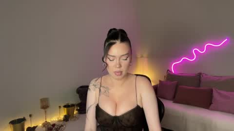Mia online show from May 20, 6:58 pm