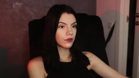 Snapshot of mistress_rochelle chatting on December 6, 3:44 pm Miss Rochelle online show from December 6, 3:44 pm