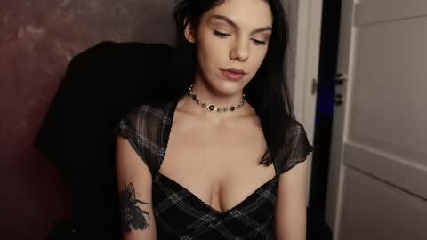 Snapshot of mistress_rochelle chatting on February 15, 6:01 pm Miss Rochelle online show from February 15, 6:01 pm
