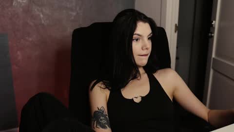 Snapshot of mistress_rochelle chatting on March 1, 10:42 pm Miss Rochelle online show from March 1, 10:42 pm