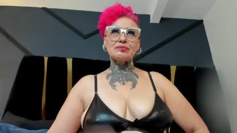 Snapshot of mistress_sandy chatting on June 15, 8:44 pm Sandy Mistress online show from June 15, 8:44 pm