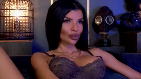 Snapshot of mistresselenia chatting on October 2, 12:34 pm Elenia online show from October 2, 12:34 pm