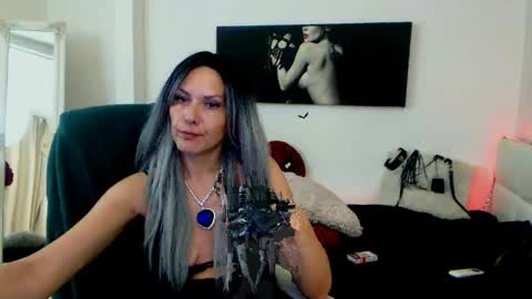 MistressEvelyn  online show from December 4, 9:51 am