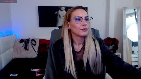 MistressEvelyn  online show from January 14, 9:02 am