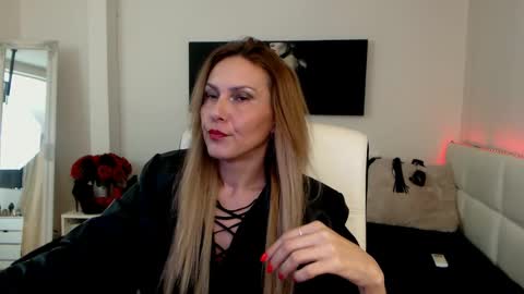 MistressEvelyn  online show from January 18, 7:49 am