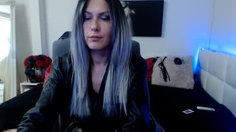 MistressEvelyn  online show from January 22, 5:59 am