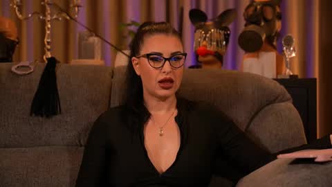 Snapshot of mistresskellykent chatting on September 11, 11:05 pm Mistress Kelly online show from September 11, 11:05 pm