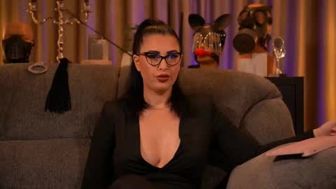 Snapshot of mistresskellykent chatting on September 13, 10:53 pm Mistress Kelly online show from September 13, 10:53 pm