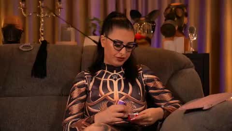 Snapshot of mistresskellykent chatting on September 14, 8:19 pm Mistress Kelly online show from September 14, 8:19 pm