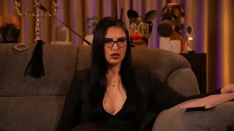 Snapshot of mistresskellykent chatting on September 18, 8:44 pm Mistress Kelly online show from September 18, 8:44 pm