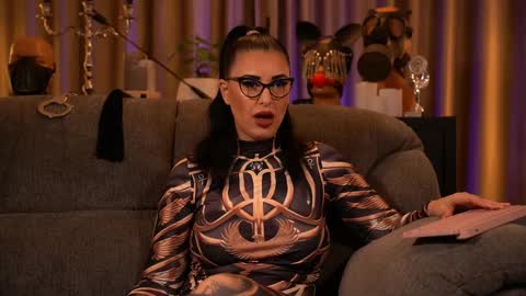 Snapshot of mistresskellykent chatting on September 29, 10:58 pm Mistress Kelly online show from September 29, 10:58 pm