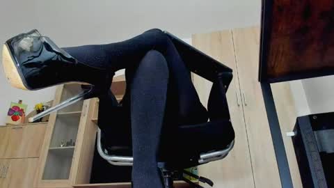 YourGoddessM online show from May 5, 1:08 pm