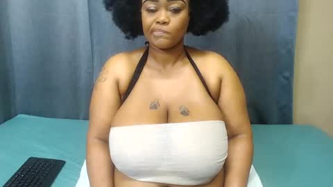 Snapshot of mistressofmelons chatting on July 13, 8:28 am MistressOfMelons online show from July 13, 8:28 am