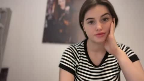 Snapshot of mistyfox_rea chatting on June 21, 1:35 pm MistyFox Rea online show from June 21, 1:35 pm