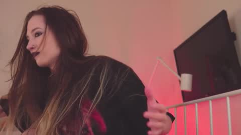 Snapshot of mita_mp4 chatting on February 26, 4:36 am Mita online show from February 26, 4:36 am