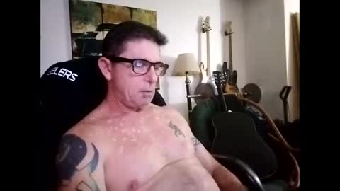 Snapshot of mitchnails69 chatting on December 9, 4:45 am BobbyMitchGa online show from December 9, 4:45 am