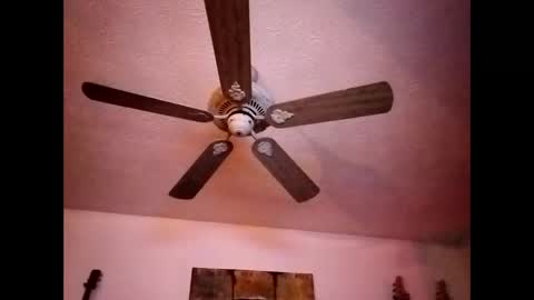 Snapshot of mitchnails69 chatting on December 30, 10:21 am BobbyMitchGa online show from December 30, 10:21 am