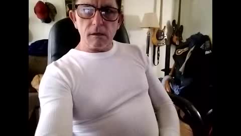 Snapshot of mitchnails69 chatting on January 1, 4:29 pm BobbyMitchGa online show from January 1, 4:29 pm