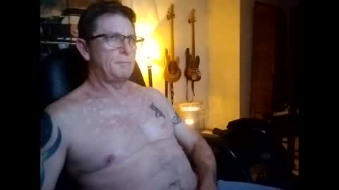 Snapshot of mitchnails69 chatting on January 10, 8:07 am BobbyMitchGa online show from January 10, 8:07 am