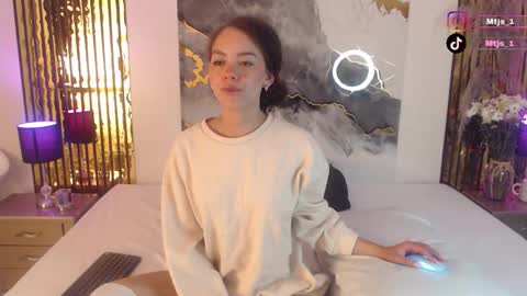 Snapshot of miticabrennet chatting on February 28, 6:36 am Mtica Brennet online show from February 28, 6:36 am