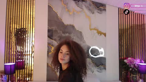 Snapshot of miticabrennet chatting on March 26, 4:18 am Mtica Brennet online show from March 26, 4:18 am