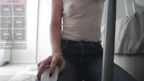 Snapshot of miu__miu chatting on December 9, 9:17 am miu__miu online show from December 9, 9:17 am