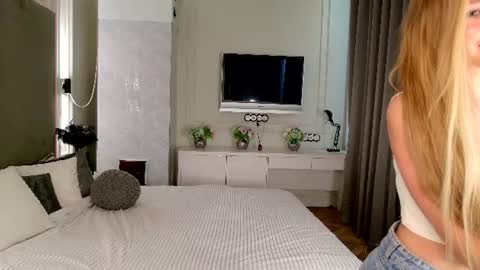 Mila online show from June 26, 4:06 am