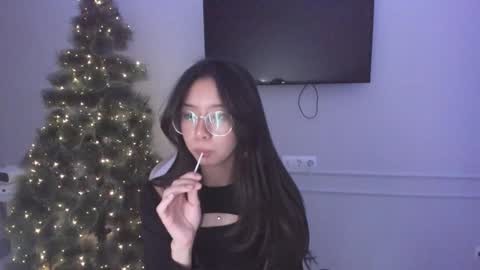   MIa   online show from December 23, 5:22 pm