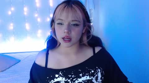 Snapshot of mixie_cute chatting on December 4, 9:13 pm mixie_cute online show from December 4, 9:13 pm