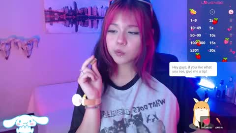 Snapshot of mixie_cute chatting on January 10, 10:15 pm mixie_cute online show from January 10, 10:15 pm