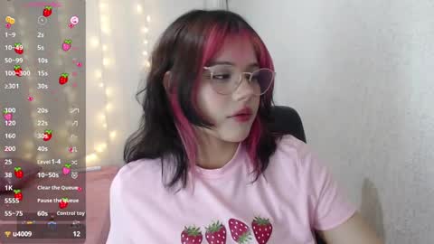 Snapshot of mixie_cute chatting on January 26, 8:45 pm mixie_cute online show from January 26, 8:45 pm