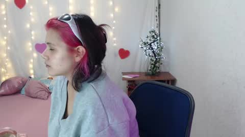 Snapshot of mixie_cute chatting on February 23, 3:08 pm mixie_cute online show from February 23, 3:08 pm