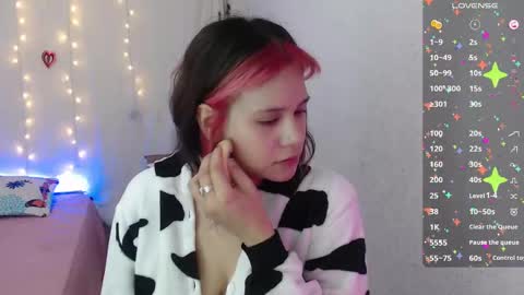 Snapshot of mixie_cute chatting on March 2, 2:21 pm mixie_cute online show from March 2, 2:21 pm