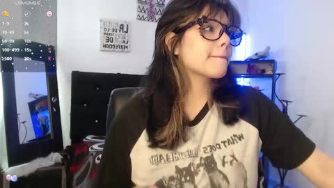 Snapshot of mixie_cute chatting on November 4, 1:32 pm mixie_cute online show from November 4, 1:32 pm