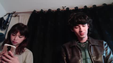 Snapshot of mixipeach chatting on February 15, 6:21 am Naomi and Nekorii online show from February 15, 6:21 am