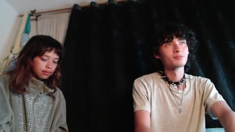 Snapshot of mixipeach chatting on March 27, 5:24 am Naomi and Nekorii online show from March 27, 5:24 am